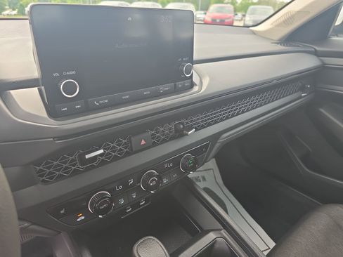 Used 2023 Honda Accord EX image 19