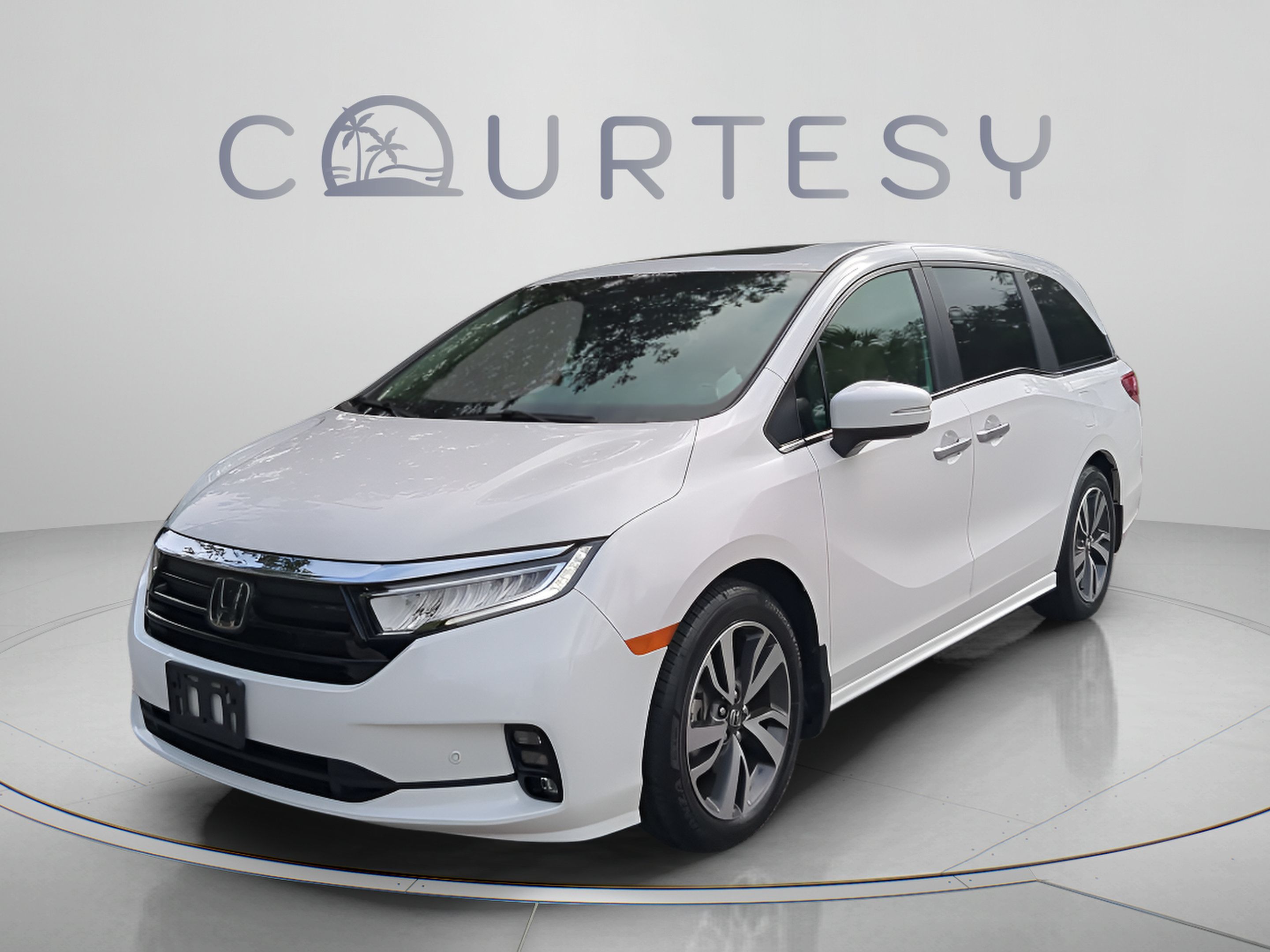 Used 2024 Honda Odyssey Touring image 1