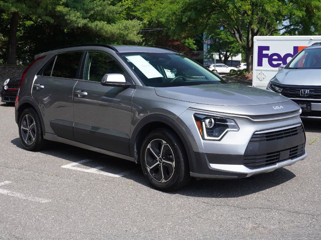 Used 2023 Kia Niro EX FWD image 2