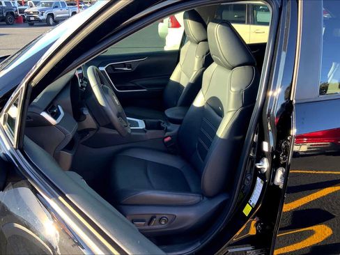 Used 2024 Toyota RAV4 XLE Premium image 13