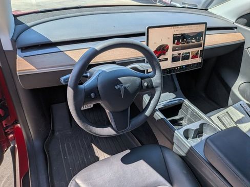 Used 2022 Tesla Model Y Performance AWD/4WD image 9