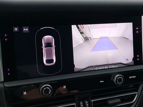 Certified 2024 Porsche Macan image 25