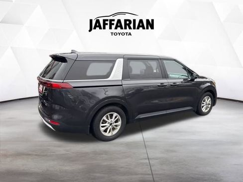 Used 2022 Kia Carnival LX image 3