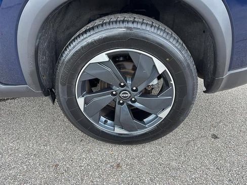 Used 2024 Nissan Rogue SV AWD/4WD image 9