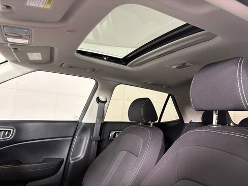 Used 2025 Hyundai Venue SEL FWD image 17