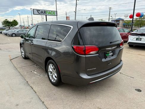 Used 2019 Chrysler Pacifica Touring Plus w/ Tire & Wheel Group FWD image 9