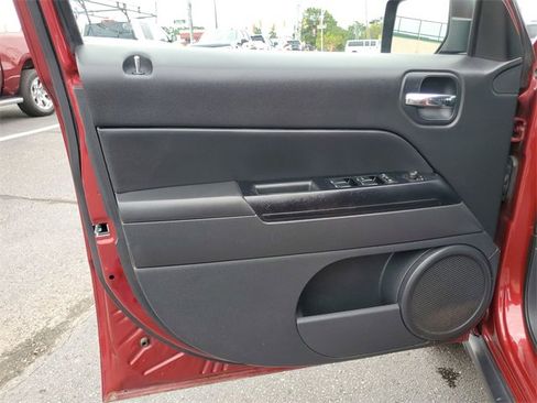 Used 2014 Jeep Patriot Latitude image 17