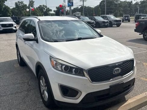 Used 2017 Kia Sorento FWD image 3