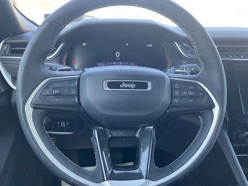 Used 2023 Jeep Grand Cherokee L Laredo image 31