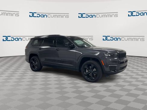 Used 2025 Jeep Grand Cherokee L Limited w/ Black Appearance Package AWD/4WD image 2
