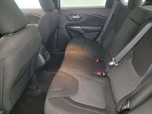 Used 2019 Jeep Cherokee Latitude w/ Popular Appearance Group image 18