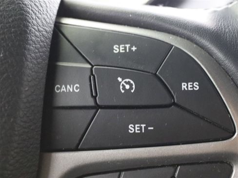 Used 2021 Jeep Grand Cherokee Laredo X AWD/4WD image 40