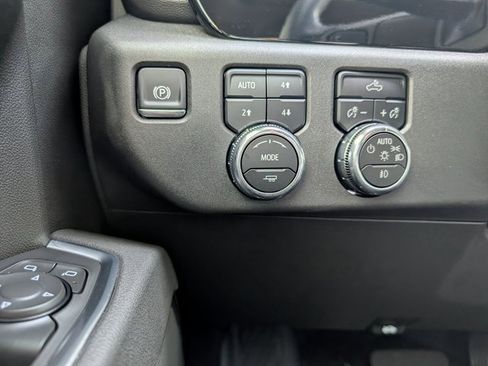 Used 2025 GMC Sierra 1500 Elevation image 19