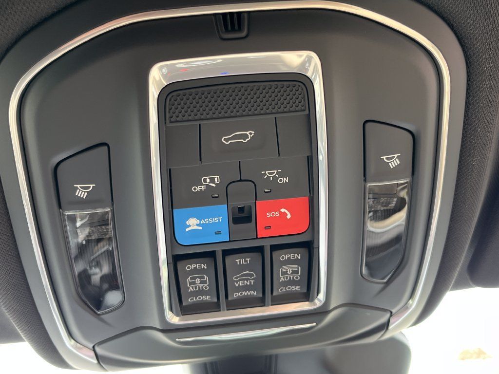 New 2026 Jeep Grand Cherokee Limited w/ Luxury Tech Group II AWD/4WD image 45