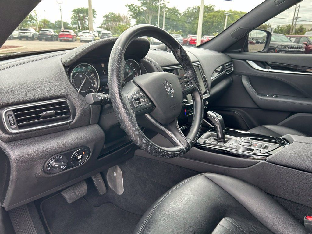 Used 2023 Maserati Levante GT AWD/4WD image 16