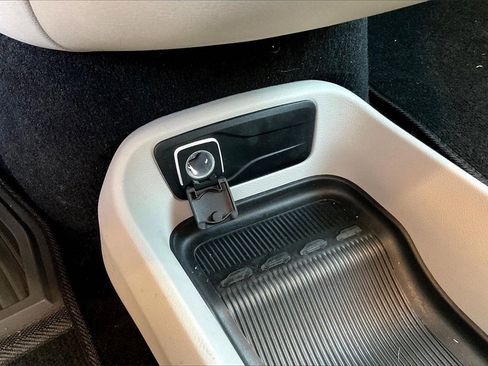 Used 2023 Chrysler Voyager LX image 21