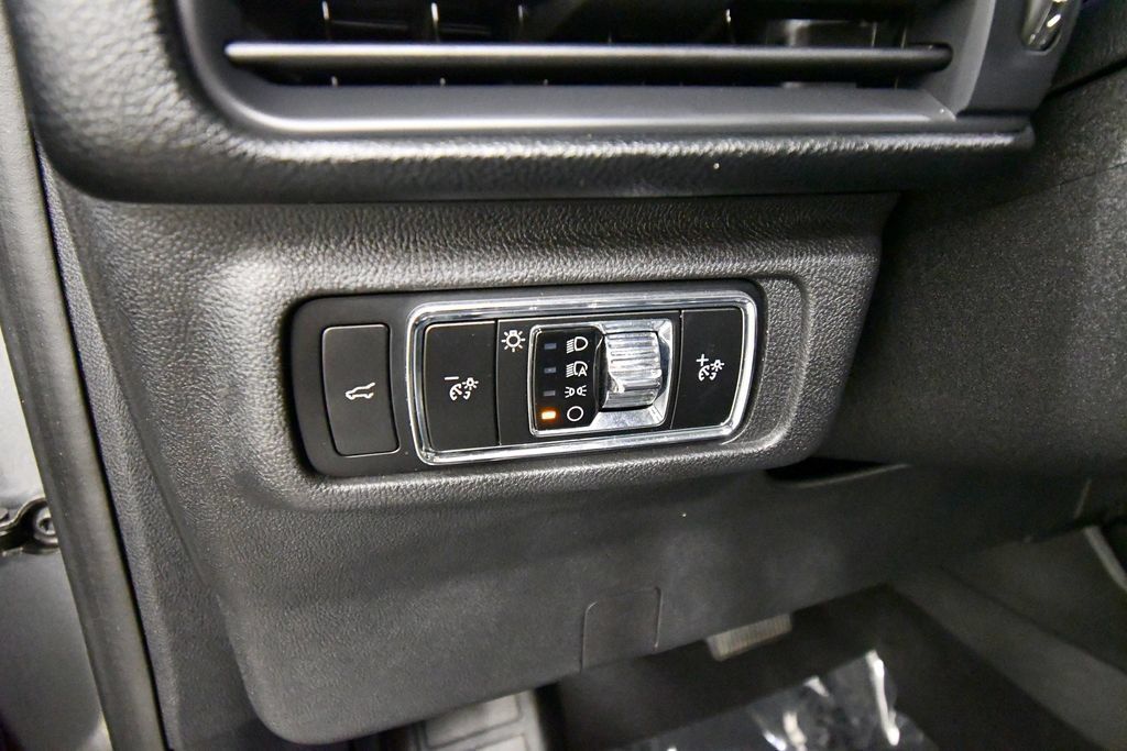 Used 2024 Lincoln Corsair AWD w/ Equipment Group 101A image 19