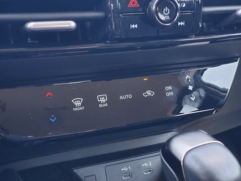 Used 2025 Nissan Kicks SR AWD/4WD image 29