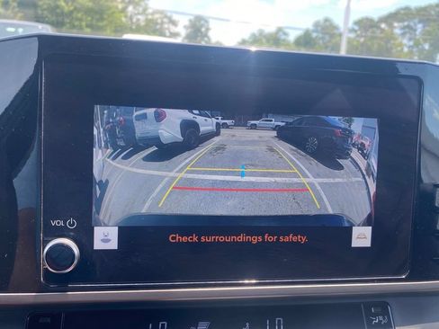 Used 2025 Toyota Camry SE w/ Convenience Package FWD image 27