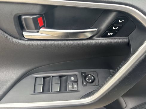 Used 2019 Toyota RAV4 Limited w/ Advanced Technology Package FWD image 16