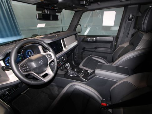 New 2025 Ford Bronco Outer Banks AWD/4WD image 2