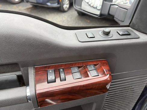 Used 2009 Ford F250 Lariat image 16