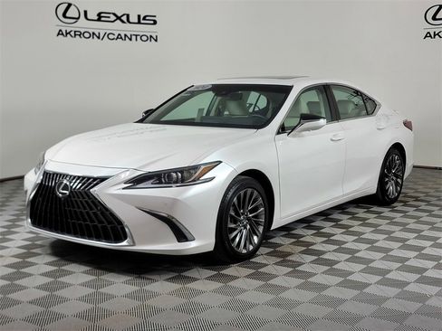 Used 2024 Lexus ES 300h w/ Luxury Package image 12