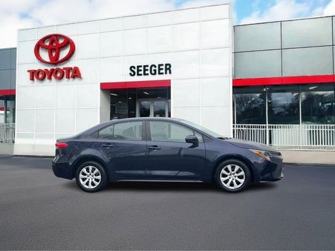 Used 2024 Toyota Corolla LE FWD image 2