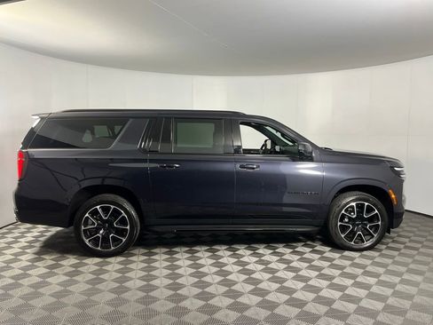 Used 2025 Chevrolet Suburban RST image 7