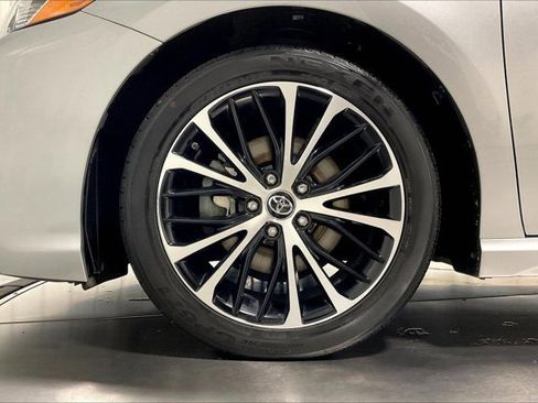 Used 2019 Toyota Camry SE image 9