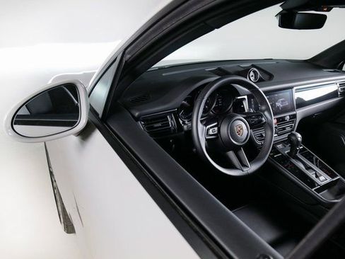 Used 2023 Porsche Macan image 27