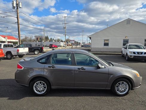 Used 2011 Ford Focus SE image 5