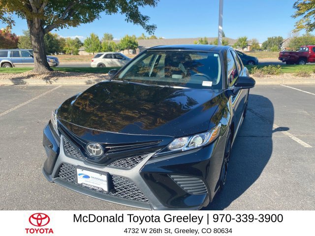 Used 2020 Toyota Camry SE FWD image 1