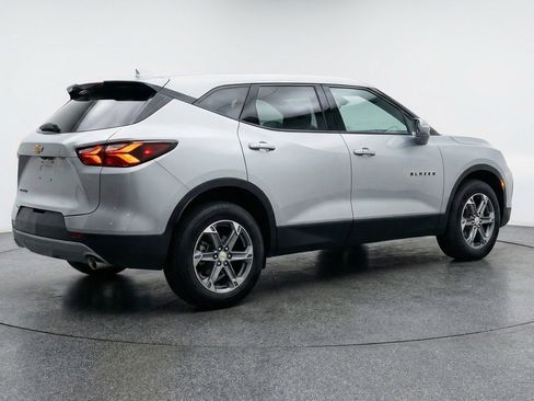 Used 2025 Chevrolet Blazer LT FWD image 9