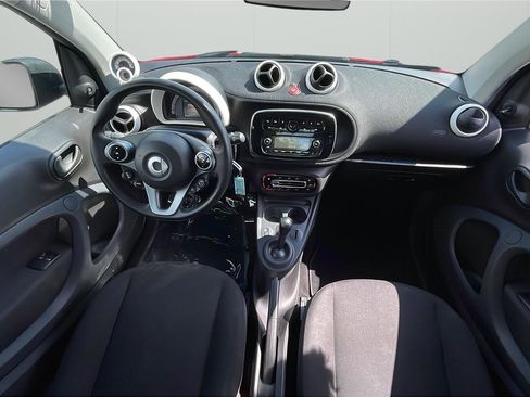 Used 2016 smart fortwo passion image 17