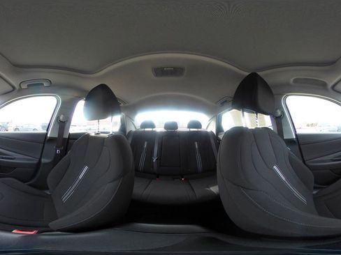 Used 2025 Hyundai Elantra SEL image 43