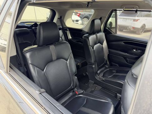 Used 2025 Honda Pilot EX-L image 17