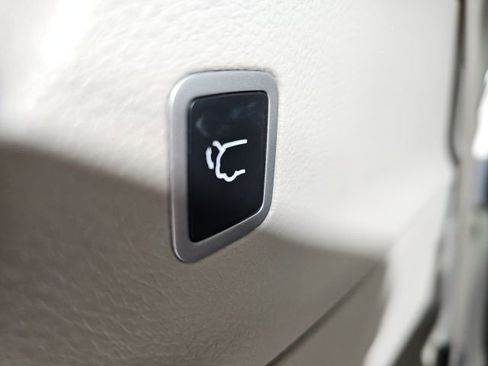 Used 2024 Chrysler Pacifica Touring-L image 26