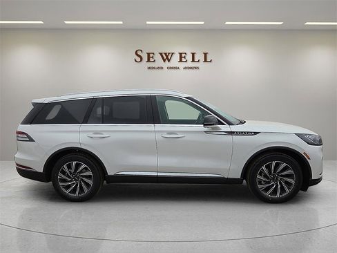 New 2026 Lincoln Aviator Premiere image 5