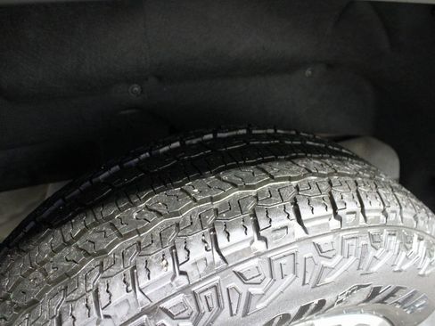 Used 2024 GMC Sierra 1500 SLT w/ X31 Off-Road Package image 29