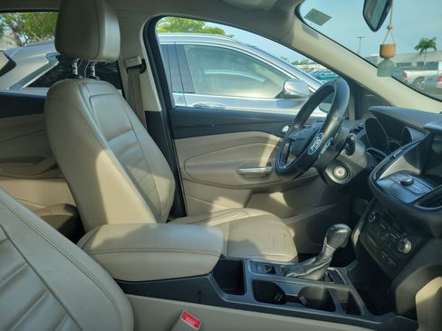 Used 2017 Ford Escape SE w/ SE Leather Comfort Package FWD image 10