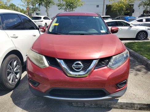 Used 2015 Nissan Rogue S w/ S Family Package FWD image 2