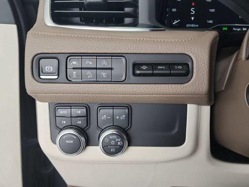 Certified 2024 GMC Yukon Denali AWD/4WD image 18