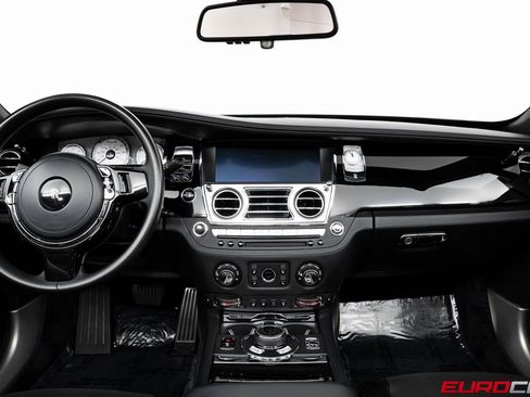 Used 2019 Rolls-Royce Dawn image 25