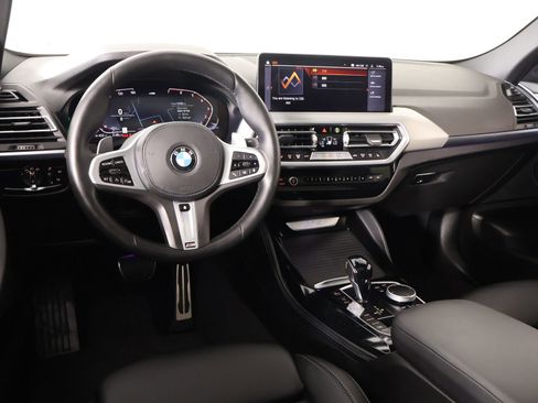 Used 2025 BMW X4 xDrive30i image 2