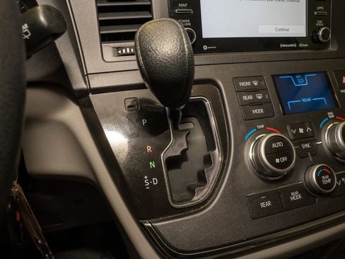 Used 2019 Toyota Sienna LE image 14