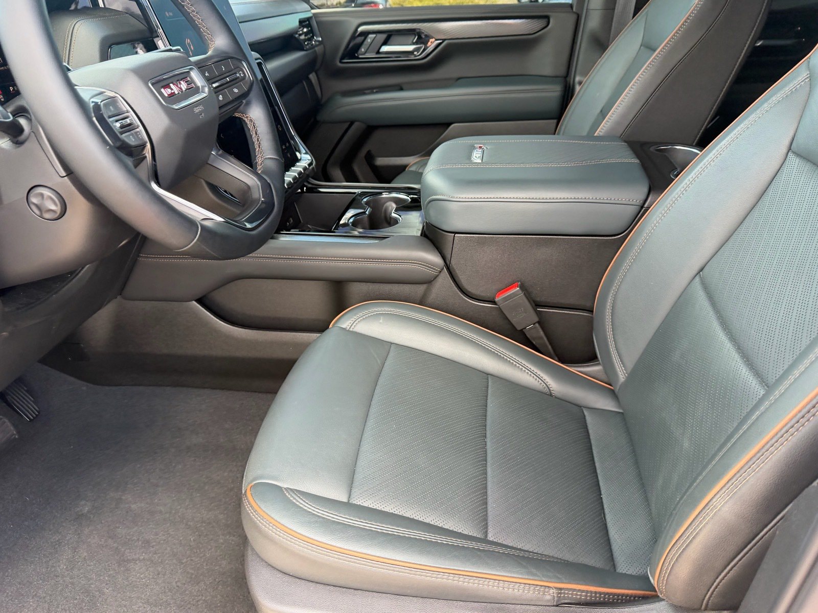 Used 2026 GMC Yukon AT4 w/ AT4 Premium Plus Package AWD/4WD image 22