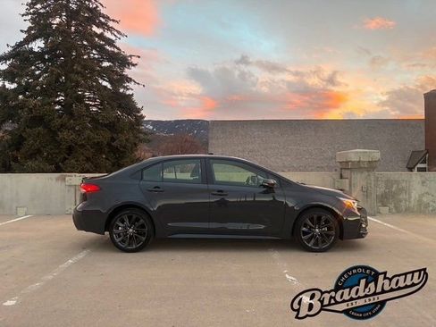 Used 2024 Toyota Corolla SE w/ SE Premium Package image 3