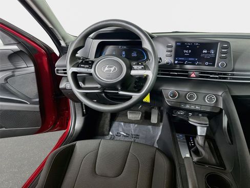 Certified 2026 Hyundai Elantra SE FWD image 21