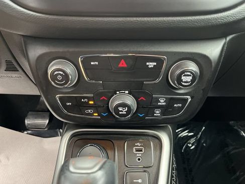 Used 2019 Jeep Compass Latitude AWD/4WD image 18